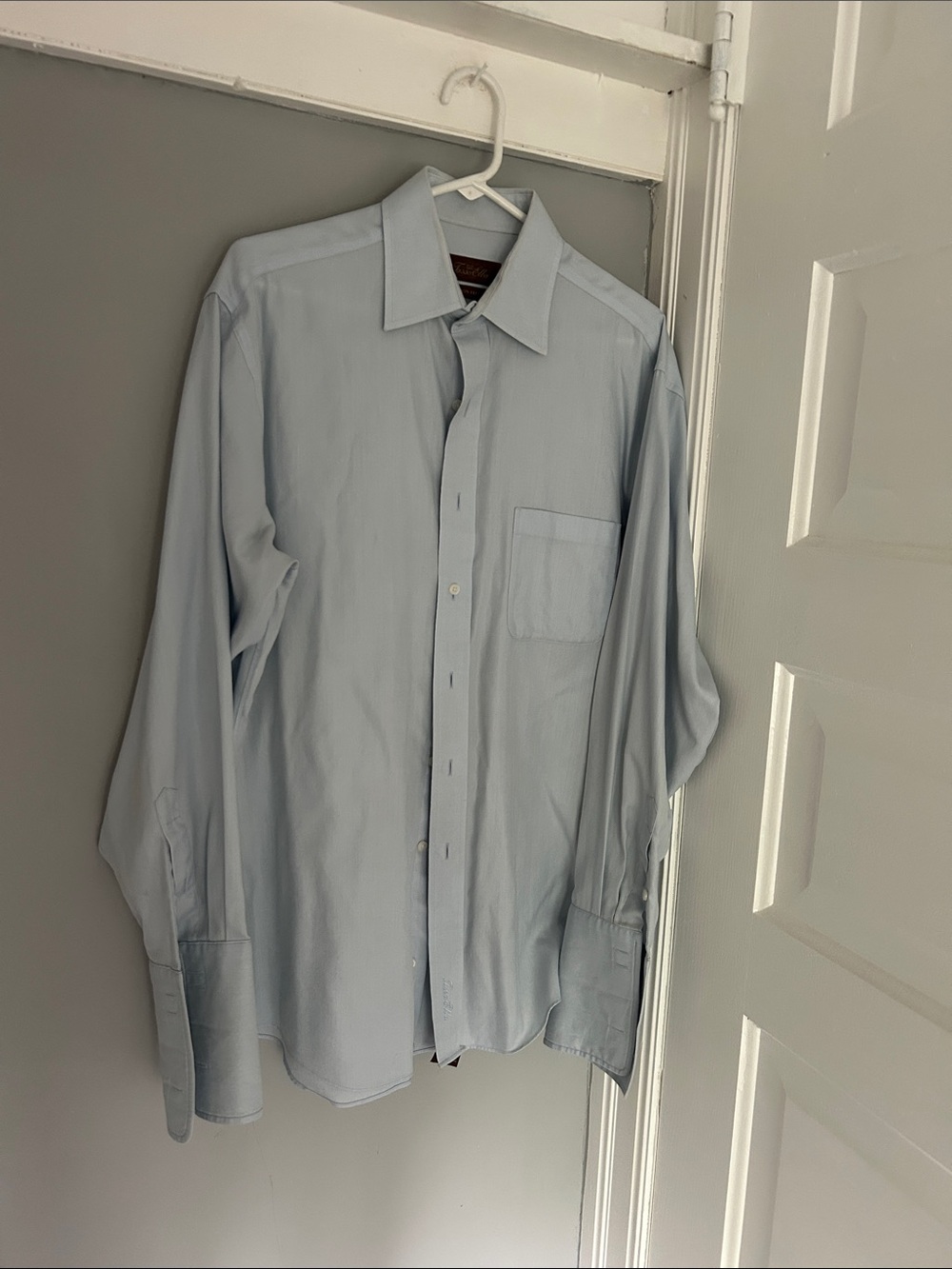 Men's Light Blue Classic Button-Up Dress Shirt